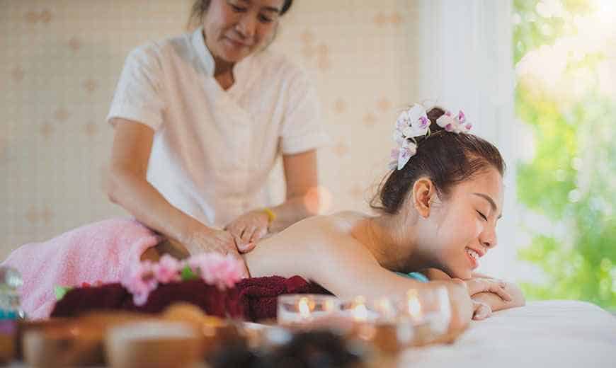 Full Body Massage with Oil